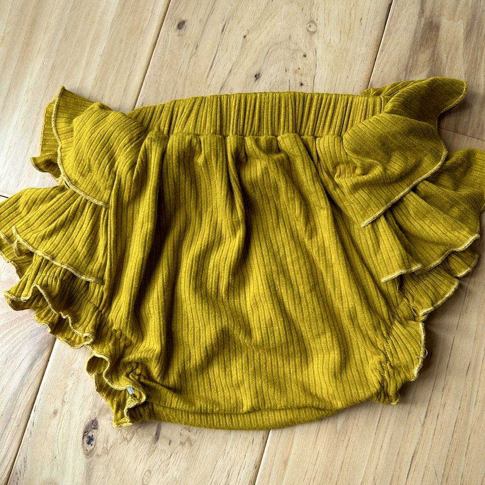 Like new 12-18 month Kate Quinn ruffle butt bloomers / bottoms